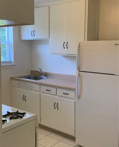1328 Tamara Ct — Photo 3