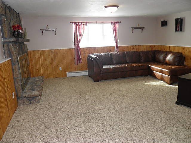 2nd image of 1301 Maple Ln