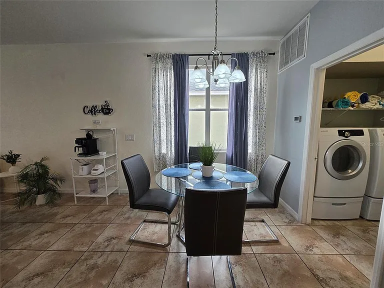930 Oxford Dr — Photo 13