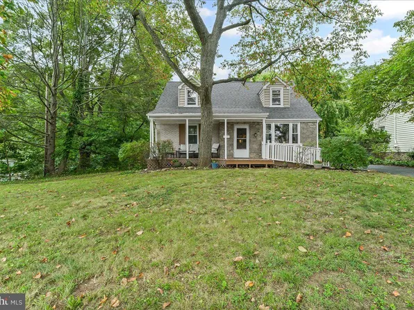 301 N Norwinden Dr, Springfield, PA 19064