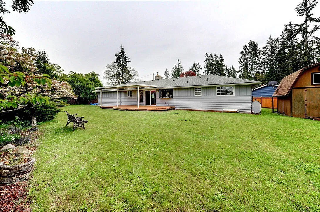3 bed, 1.5 bath, 1638 sqft, $3,735 — Photo 2