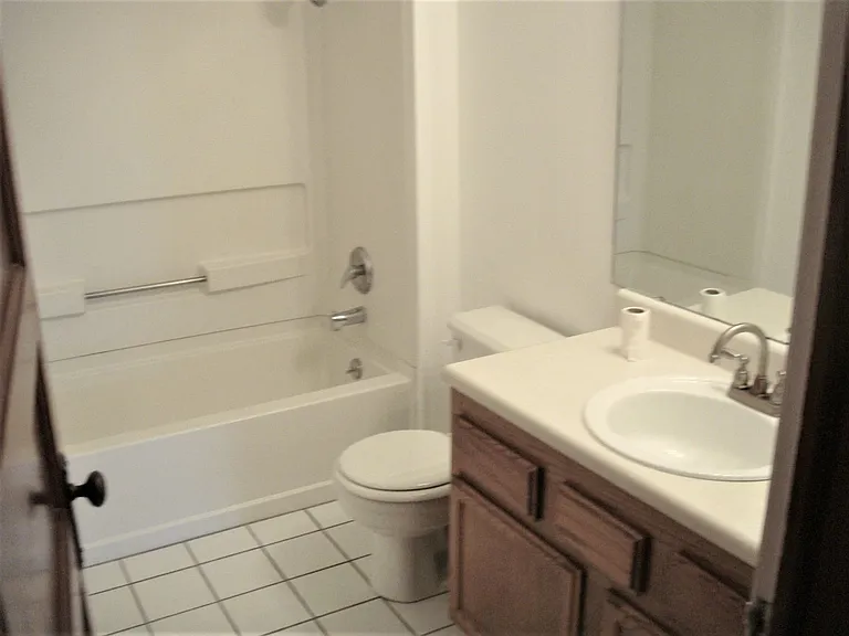 989 E Mount Vernon St — Photo 5