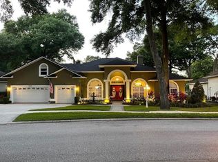 2424 Valrico Forest Dr, Valrico, FL 33594