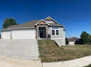 3721 SW Cobblestone Pl #B, Topeka, KS 66610
