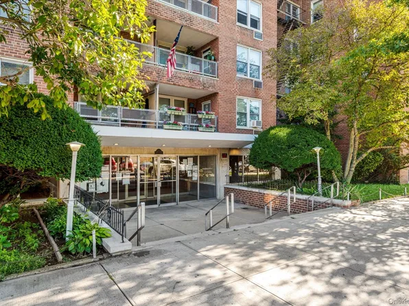 60-11 Broadway #4N, Woodside, NY 11377
