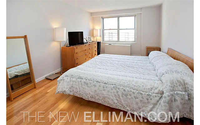 Sold by Douglas Elliman | media 37