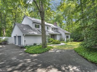 327 Walker Rd, Great Falls, VA 22066