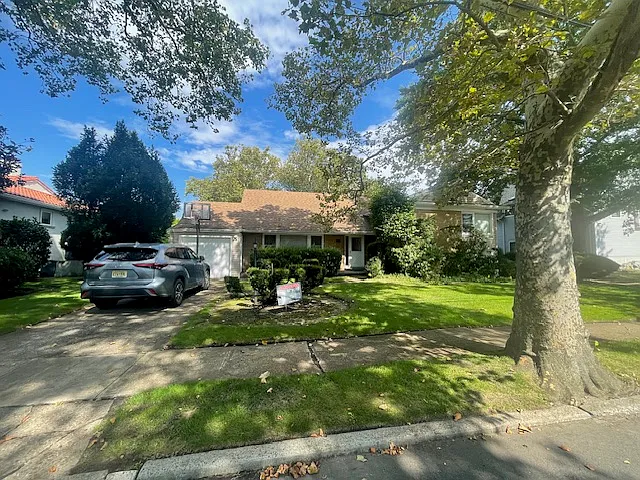 4 bed, 2100 sqft, $7,500 — Photo 2