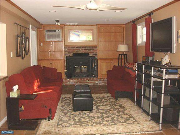 4th image of 36 Westwood Park Dr