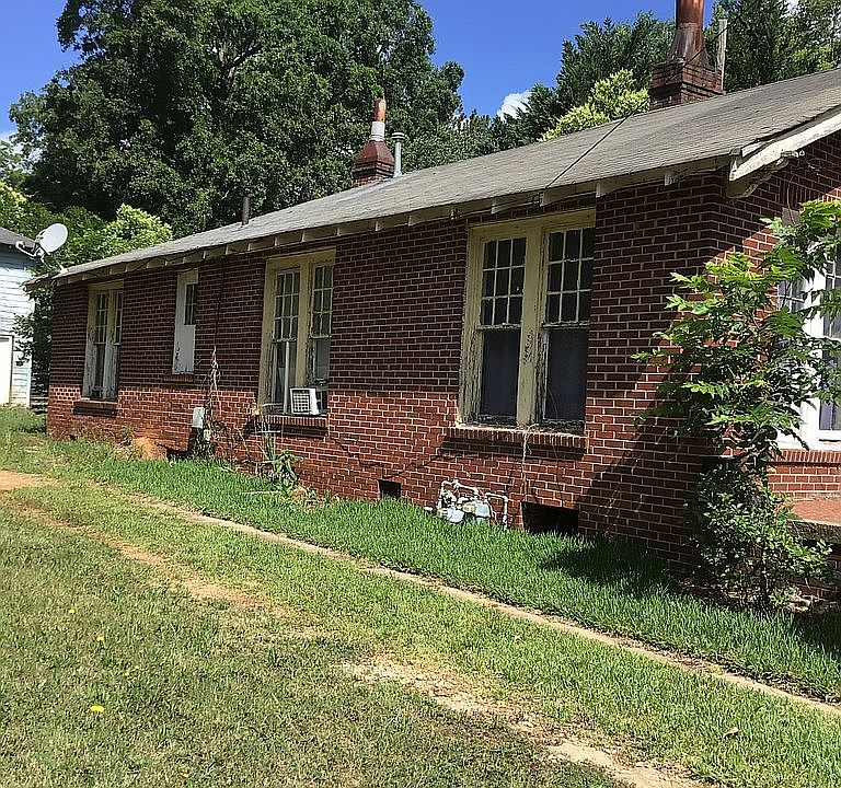 2nd image of 120 Elm Ct S