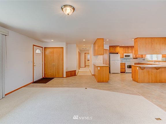 Rambler with wide door/hallways