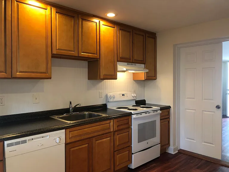 213 High St — Photo 1