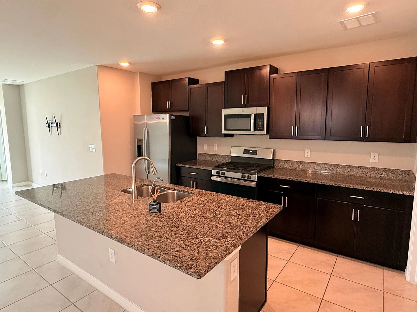 5 Bedroom / 2.5 Bath House — Photo 4