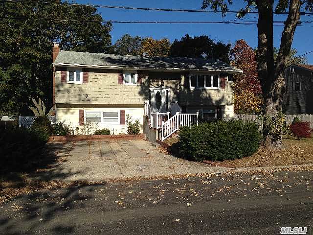 1st image of 10 Roslyn Ct