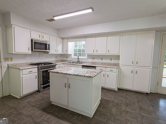 4th image of 294 McDonough Rd