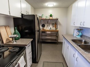 33 King St #306, Toronto, ON M9N3R7