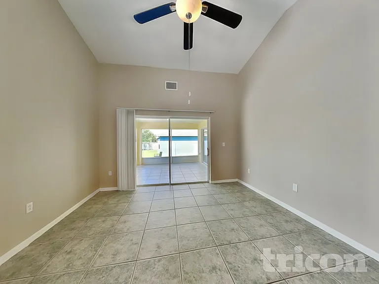 7641 Manor Dr — Photo 6