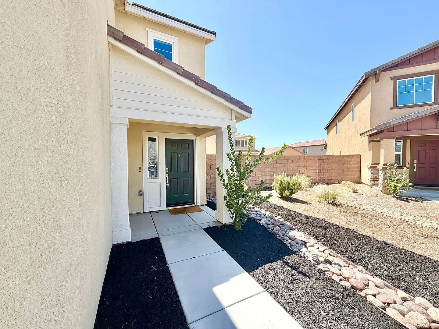 Spacious Pradera Pointe 4 Bedroom 3 Bathroom Home With Included Solar & Large Backyard — Photo 4