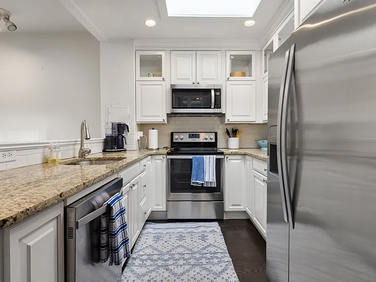 230 Marlborough St #4 — Photo 8