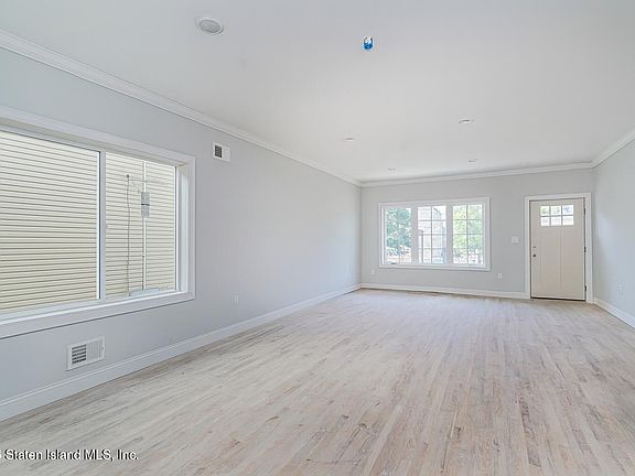 3rd image of 79 Alberta Ave #1