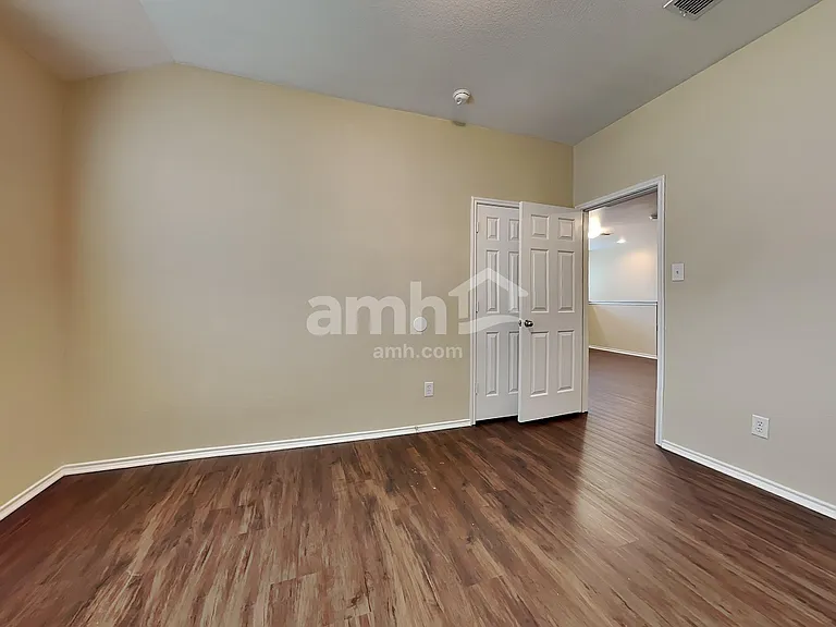 1003 Utopia Ln — Photo 19
