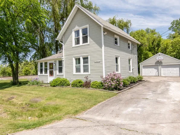 S67W26120 Benson AVENUE, Waukesha, WI 53189