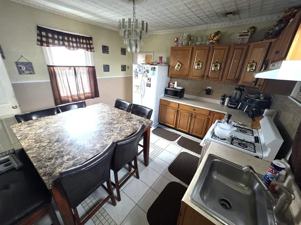 102 Clendenny Avenue image 14 of 20