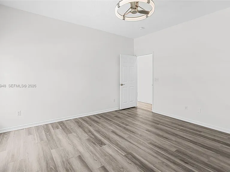 434 Castlemain Cir — Photo 24
