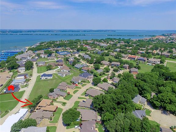 3rd image of 305 Harbor Landing Dr