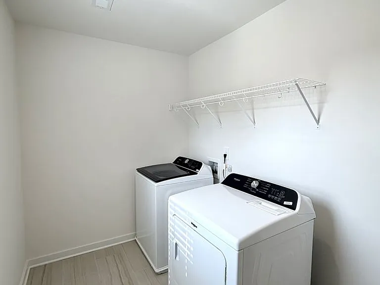 2372 Woodmeadow Dr — Photo 30