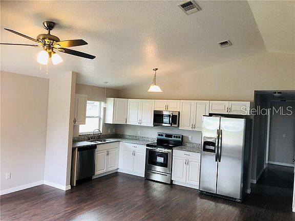 4th image of 15105 Lee Ave