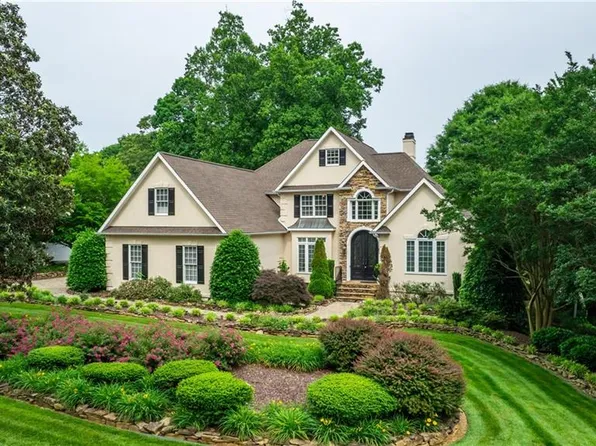 608 Greyrock Rd, Whitsett, NC 27377