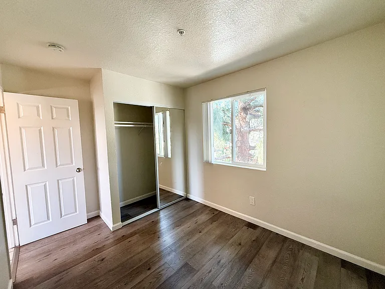 Dixon Landing Apartments — Photo 13