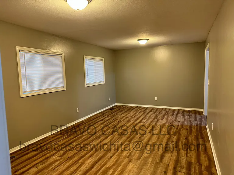 2932 S Glenn Ave — Photo 3