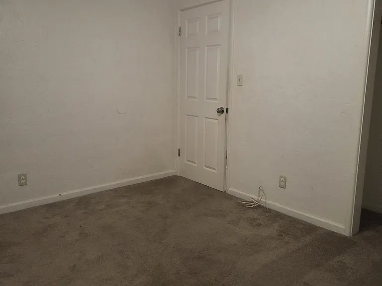2420 E Pontiac Way — Photo 28