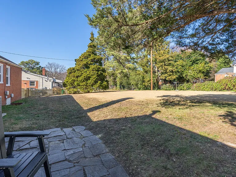 8702 Claymont Dr — Photo 45