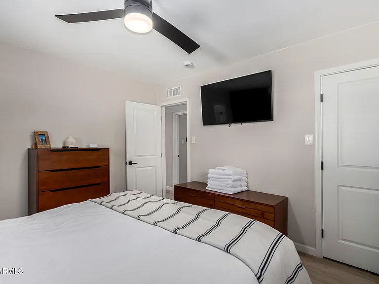 2544 E Pierson St — Photo 25