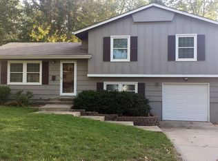 8713 W 90th St, Overland Park, KS 66212