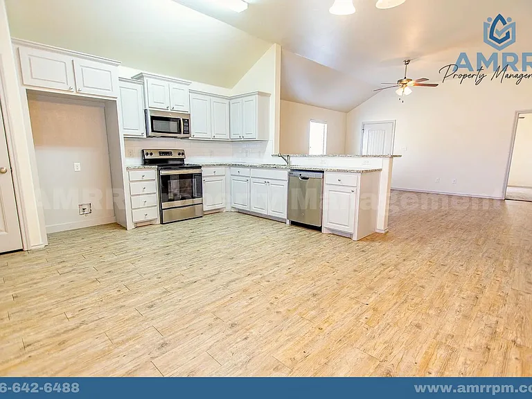 1220 Kingston St — Photo 2