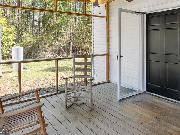 5th image of 17332 Old River Rd