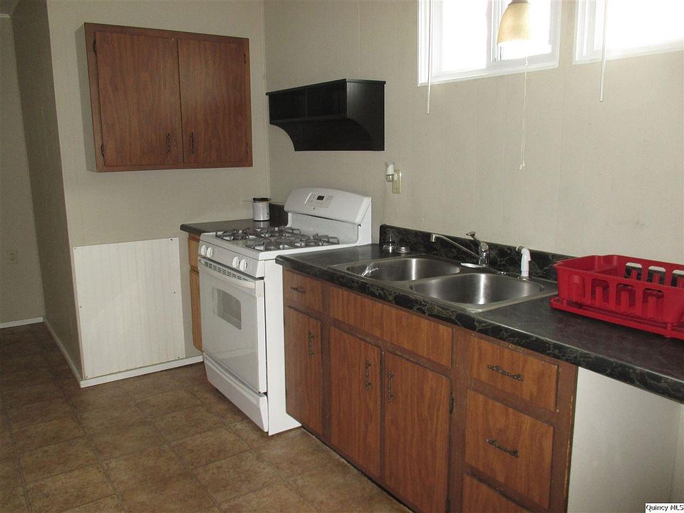 2nd image of 1013 Adams St