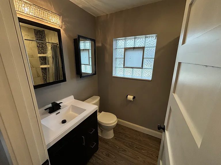 703 Greenwood Dr — Photo 3