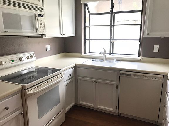 Kitchen with bay window