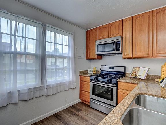 2nd image of 47 Baldwin St