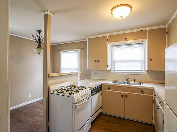 4th image of 1402 S 75th Ave E