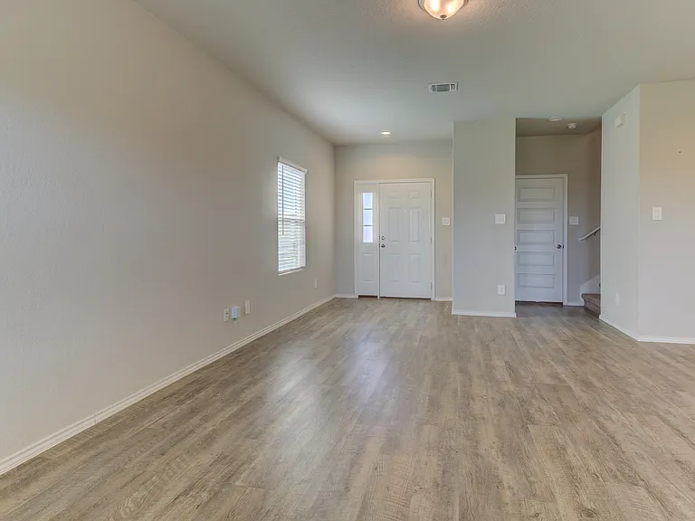 1121 Gracie Way — Photo 4