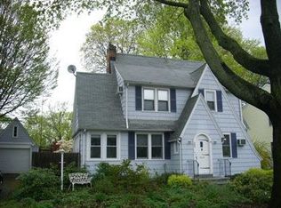 588 Woodlawn Ave, Stratford, CT 06614