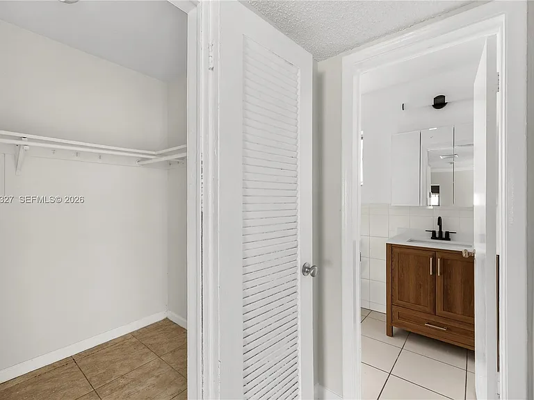 5420 Hollywood Blvd #202 — Photo 11