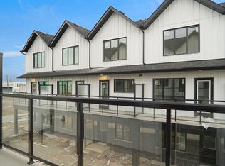 29 Airport Rd NW #6, Edmonton, AB T5G0W7