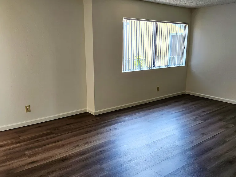827 Grand Ave — Photo 15
